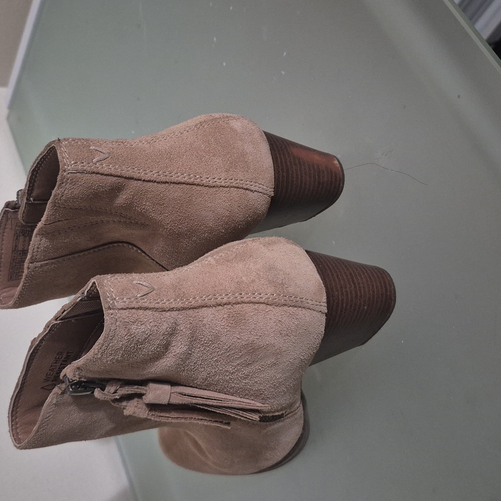 Vionic‎ Tan Ankle Booties with Suede Finish 8 - Picture 9 of 13